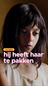 Waar iedereen in het huis bang is voor het monster op de zolder, heeft hij  Lampje's interesse juist gewekt. , Lampje, gebaseerd op het gelijknamige  boek van Annet Schaap, is een magische serie over de ...