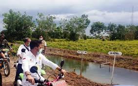 Dalam fase ini perkembangan teknologi tidak bergantung pada sains, bahkan lebih maju daripada sains. Januari 2021 Dilakukan Tanam Padi 1 600 Hektare Di Lahan Food Estate Kalteng