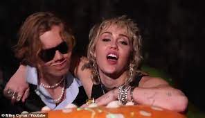 You belong to somebody else pj harding feat noah cyrus. Miley Cyrus Premieres Music Video For Without You With The Kid Laroi Todayuknews
