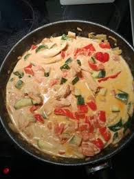 Low Carb Hahnchenbrust Mit Zucchini Und Tomaten In Cremiger Frischkasesauce Von Hannaewa Chefkoch Rezepte Frischkase Sauce Zucchini
