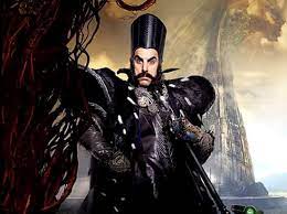 Alice attraverso lo specchio, sequel di alice in wonderlard del 2010, aggiunge un personaggio notevole alla storia, si tratta del tempo (sacha baron cohen) a riguardo del quale il regista james bobin dice: Alice Il Cappellaio Matto E Il Tempo In Attraverso Lo Specchio
