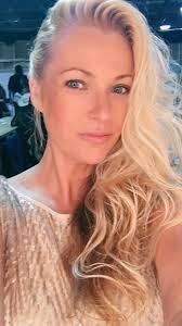 Amanda M. Minton (@amminton)