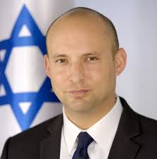 שר החינוך, נפתלי בנט נכנס עם אשתו לחנות ״פיט סטאפ פרו ומתעניין בנוגע למדרסי ריצה. × ×¤×ª×œ×™ ×'× ×˜ Naftali Bennett Photos Facebook
