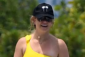 Britney spears • 88 млн просмотров. Britney Spears Dances In A Neon Yellow Bikini Classic Leather Pumps Footwear News