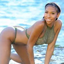 Im a beautiful mixture of hawaiian,black & indian, smooth caramel skin complexion,soft kisses with full lips,curvy hips,long black hair,gorgeous eyes and a breathe taking. P A R R I S Tsparris Periscope Profile
