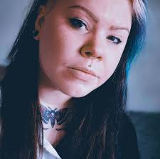 Calling all traders 🖤 what's the cool trades beyond candy bracelets ?