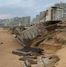 El colapso se produjo en una parte de chaplain towers, un condominio de 100 apartamentos construido en 1981 frente al mar, en el barrio de surfside, al. Algarrobo Digital Derrumbe En San Alfonso Del Mar