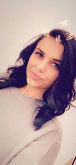 Nicole Laumann's Instagram, Twitter & Facebook