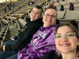 Sharon Vaupel's Instagram, Twitter & Facebook