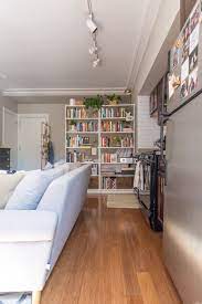 This First Time Studio Dweller Has Diyed An Organized And Beautiful 400 Square Foot Home Small Apartment Living Home Small Studio Apartment Decorating