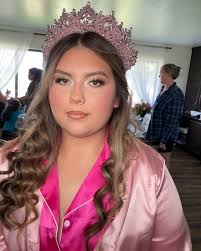 Getting @maddy.bailey ready for her PROM 💓💗 #prom