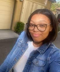 Isabelle Block's Instagram, Twitter & Facebook