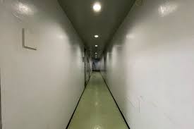 フォトイメージギャラリー | 廊下 廊下 通路(1) - 撮影NAVI(撮影ナビ)ドラマのロケ地も多数あり