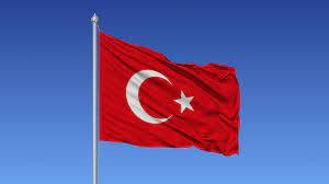 قطر, ˈqɑtˤɑr) formellt staten qatar, är ett emirat som består av en halvö belägen vid persiska viken på arabiska halvöns nordöstkust. Foton Turkiet Vind Flagga 3840x2160
