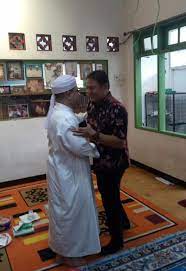 Wakapolsek Senen Dampingi Kunjungan Wakapolda Metro Jaya Ke Kediaman Ketua Fpi Jakarta Sidik Post