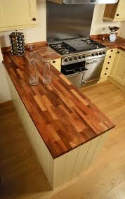 Bringen Sie Einzigartigen Charme Mit Fantastischen Massivholzarbeitsplatten Aus Nussbaum Von Worktop Express Kuchen Layouts Arbeitsplatte Arbeitsplatte Kuche