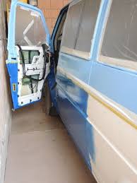 Unser Vw T4 Wahrend Er Neu Angemalt Wird Vw Bus Umbau Vw Bus Ausbau Wohnmobil Ausbauen