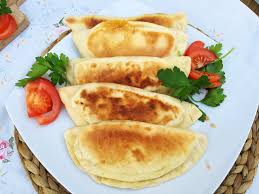Gozleme Teigtaschen Mit Sucuk Turkisches Corek Geback Teigtaschen Teigtaschen Rezept Ei Im Brot