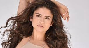 Estefania Duque's Instagram, Twitter & Facebook