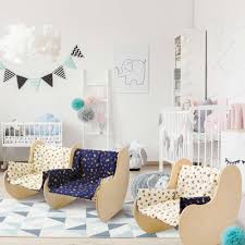 Il divano ha un grazioso motivo per bambini. Salottino Per Bambini In Legno Arredare Asili In Stile Montessori Dida