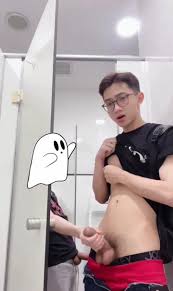 Public Restroom Handjob 2 - ThisVid.com