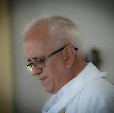 Hoy nos alegramos junto al Padre Víctor Hugo Murillo, al estar celebrando  XXIX Aniversario de vida Sacerdotal, que Jesucristo Buen Pastor guíe  siempre su ministerio. Muchas Felicidades Padre. Desde la Parroquia Santiago