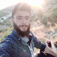 من القائل : ومرهف سرت بين الجحفلين به حتى ضربت وموج الموت يلتطم ..