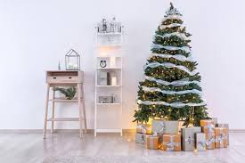 8 Jeux De Noel Pour Une Soiree Inoubliable Maison De Noel Table De Noel Et Bricolage Noel Facile