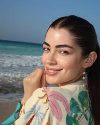 صور صيفية مبهجة تجمع ليلى أحمد زاهر وهشام جمال من إجازة يونيو