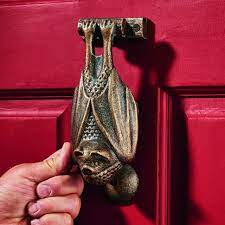 Door knockers are an important feature of a period home as they are the caller's first contact with your house and the opportunity to make a good impression from. Design Toscano Vampire Bat Foundry Cast Iron Door Knocker For Sale Online Ebay