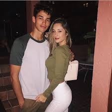 The photographs you find here are explicit attempts to do in photography what i do in writing, namely tell a story of the land and the sky and the people who walk on one and dream of. Savannah Montano S Closet Dresslikesavannah Instagram Photos And Videos Grunge Girl Savannah Chat Savannah Montano Boyfriend