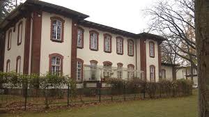 Im vergitterten haus 18, für 60 patienten konzipiert, sind derzeit 84 psychisch kranke straftäter per gerichtsbeschluss eingewiesen worden. Psychisch Erkrankte Mehr Geschlossene Einrichtungsplatze Ndr De Nachrichten Hamburg
