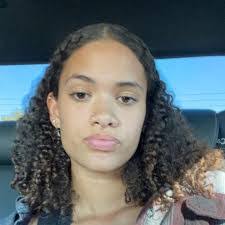 Amanda Sippel's Instagram, Twitter & Facebook