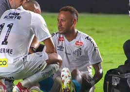 Neymar convive com lesões após cirurgia no joelho; relembre os problemas  físicos do craque