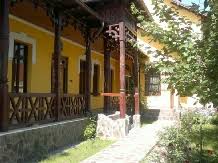 Lumina sfântă a ajuns si în parohia poieni tg ocna ! Pensiuni Targu Ocna Pensiuni In Natura