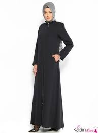 Modanisa Siyah Cepli Tesettur Pardesu Modelleri Kadinlive Com Fashion Hijab Fashion Dresses
