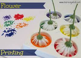 Painting with toddlers can feel a little bit like herding cats. Flower Printing Learning 4 Kids
