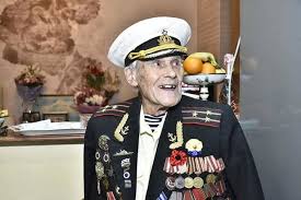 Пережив голодомор, під час якого був годувальником сім'ї. Kapelan Pcu I Nacgvardijci Privitali Veterana Ivana Zaluzhnogo Zi 102 Richchyam Fotoreportazh