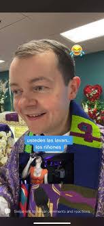 Flor Valles's Instagram, Twitter & Facebook