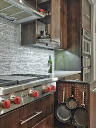35 Idees Pertinentes Pour Organiser Et Optimiser La Place Dans La Cuisine En 2020 Organiser Les Armoires De Cuisine Cuisines Design Rangement Placard Cuisine