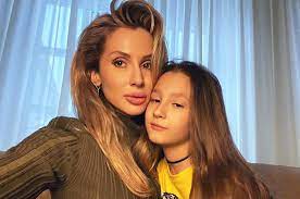 Svetlana loboda (1982) is a ukrainian singer. Svetlana Loboda Ustroila Veseluyu Vecherinku V Chest 10 Letiya Docheri Evangeliny Spletnik