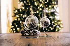 Noel plantez des pommes de pin dans la deco. 12 Nouvelles Idees Pour Bricoler De Belles Decorations De Noel Avec Des Pommes De Pin