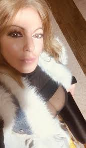 Kiss me hear befor you go 💋💯💋