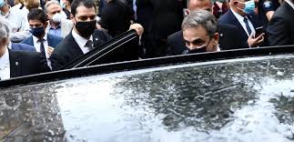 Τα έβαλε με τον κουτσούμπα ο μητσοτάκης για τις αποδοκιμασίες έξω από τη μητρόπολη . Ip 2sf Tkucw2m