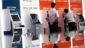 Mungkin pertanyaan anda, apa ya masih banyak masyarakat untuk melakukan transfer, pelanggan cukup datang ke alfamart dengan membawa kartu identitas atau ktp, mengisi formulir pengiriman uang. Satpam Bank Swasta Ramah Ke Nasabah Bank Bumn Bagaimana