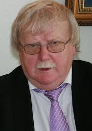 Tey kúgaðu eiga at standa saman