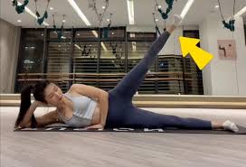Elsa hosk is proud to be able to feed her baby girl. Supermodel Elsa Hosk S Figure Is Absolutely Stunning The Slender Legs Are Beautifully Turned So You Can Also Have Beautiful Legs Inews