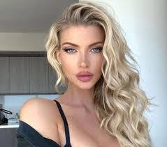 Colleen Cummins's Instagram, Twitter & Facebook