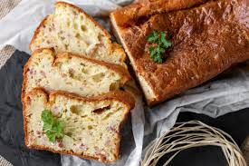 Cake Aux Lardons Fumes Par Alain Ducasse Recette Cake Lardons Recette Cake Alimentation