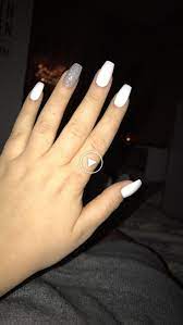 Diseños de uñas blancas esmalte de uñas blancas diseños de uñas simples uñas de gel cortas uñas elegantes y sencillas aquí les dejamos unas cuantas ideas para todas las amigas que nos visitan. Pinterest Luvgrande Manicura De Unas Unas De Gel Blancas Unas De Gel Simples